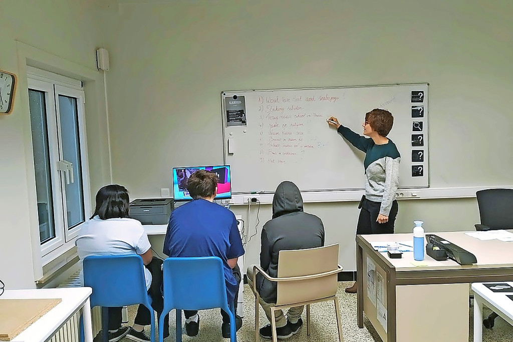 Patiënten worden voorbereid op hun terugkeer naar het reguliere onderwijs. © Annelies Amez