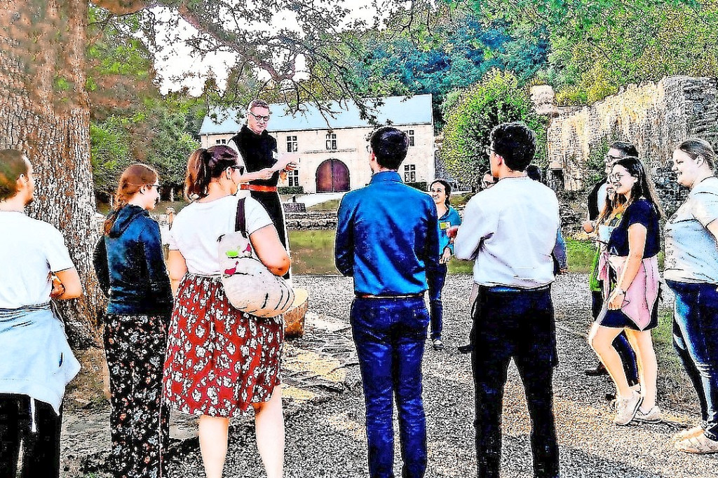 Deelnemers aan Orval Jeunes en Prière maken kennis met het contemplatieve leven in de trappistenabdij. © IJD Jongerenpastoraal Vlaanderen