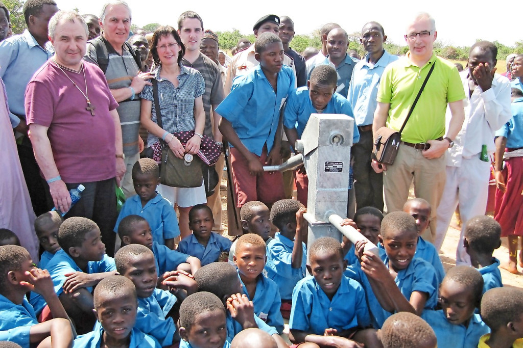 Deken Felix Van Meerbergen, Eddy Van Uytsel en Martine Vanhoudt in Kenia. © Eddy Van Uytsel