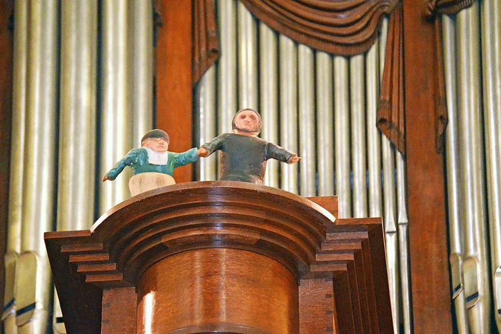 Deze vreemde personages waken in de Sint-Trudokerk over het Clerinxorgel uit 1846. © Tony Dupont
