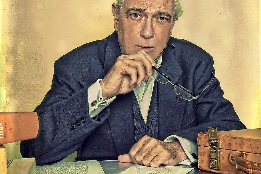 De monoloog over Phil Bosmans biedt Gène Bervoets de tijd om ook voor zichzelf even de balans op te maken. © Koen Bauters De monoloog over Phil Bosmans biedt Gène Bervoets de tijd om ook voor zichzelf even de balans op te maken. © Koen Bauters