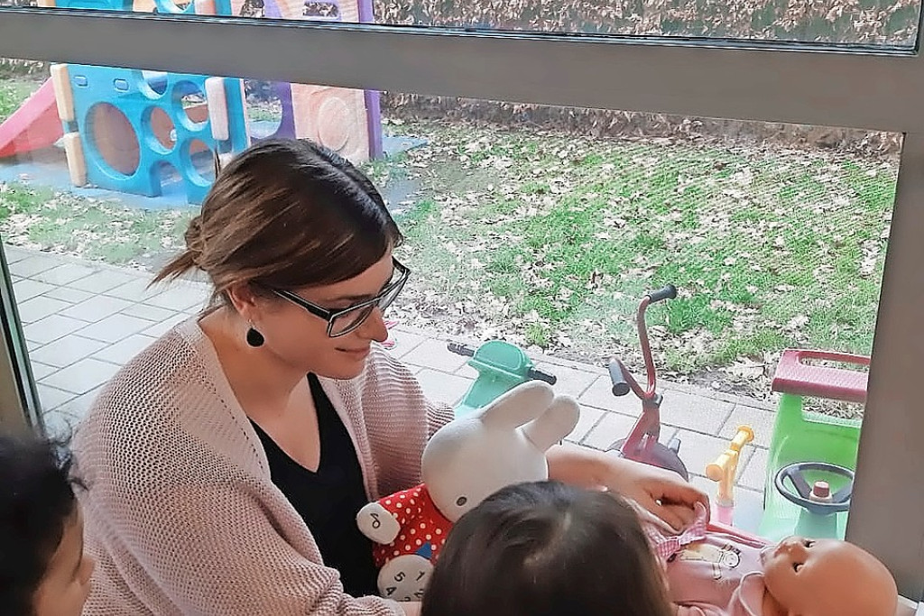 Cristina Quitadamo schoolde zich om en zet zich nu met hart en ziel in de kinderopvang in. © Vlaams Welzijnsverbond