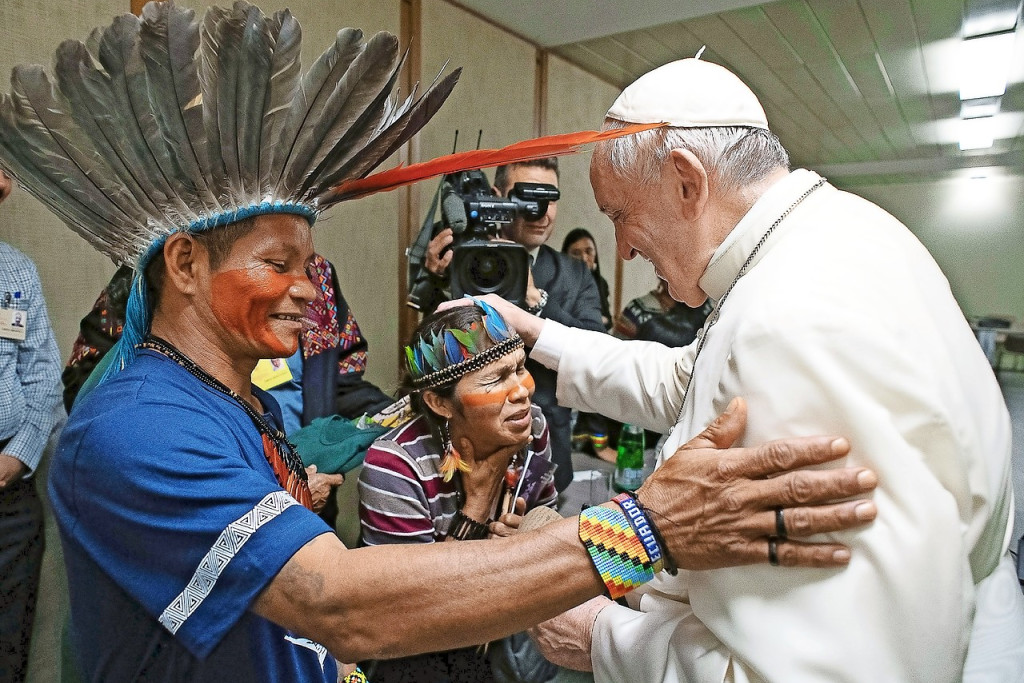Paus Franciscus sprak zijn respect uit voor de inheemse volkeren en hun cultuur. © Belga Image