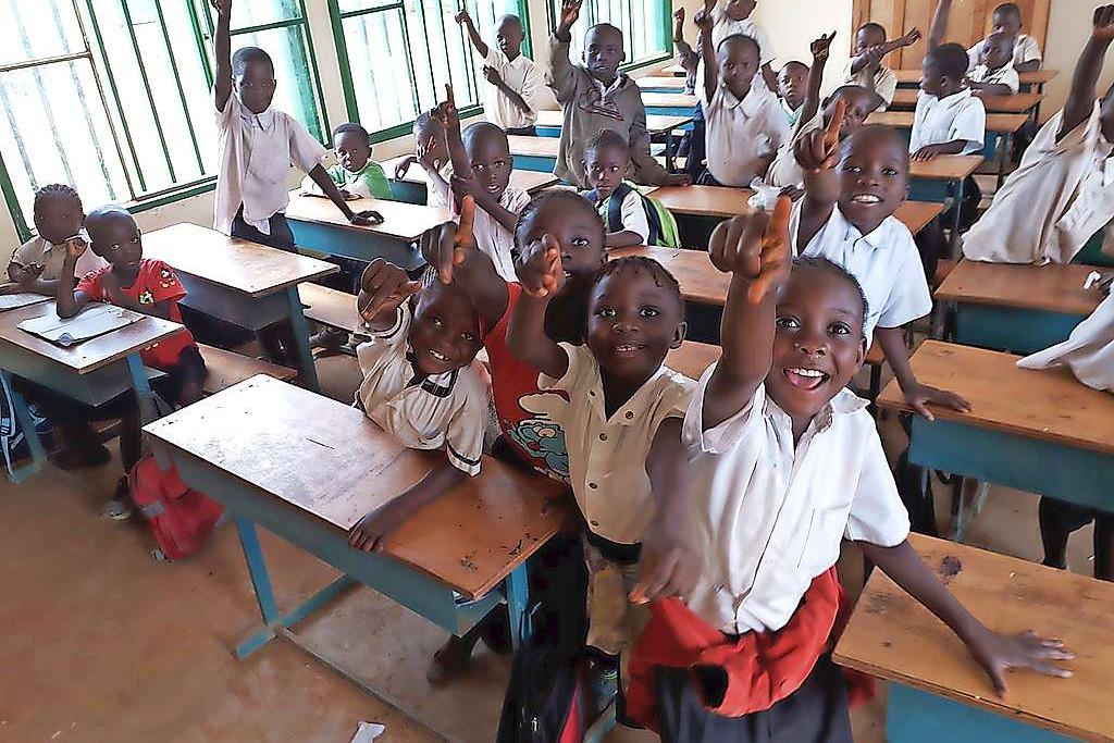 Kinderen in een school van de Aalmoezeniers van de Arbeid in Katanga. © Christophe Dinanga