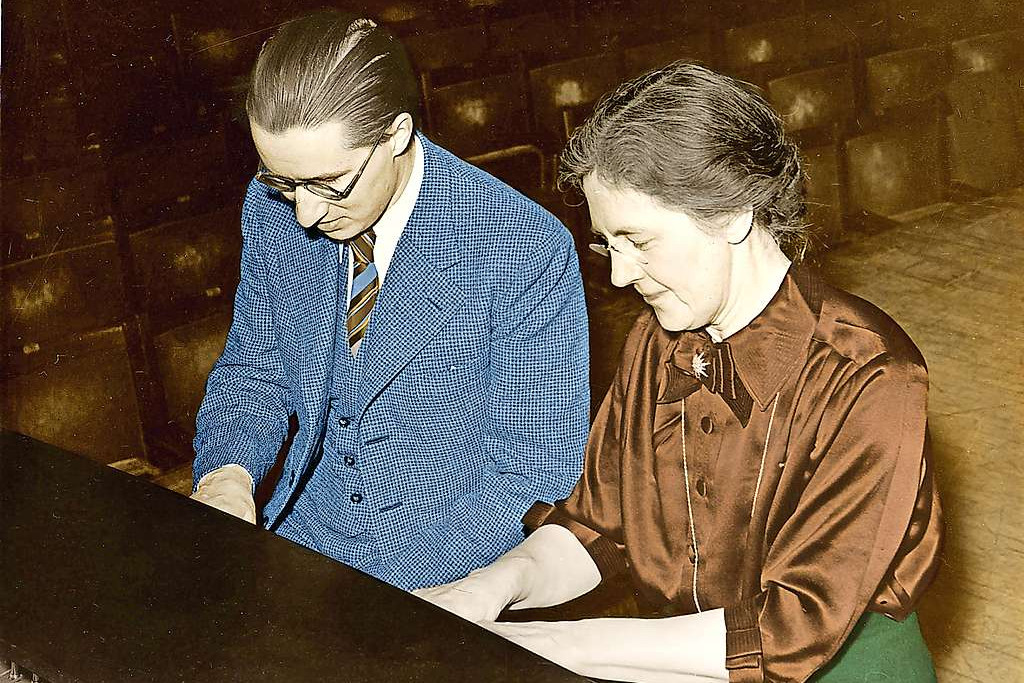 Nadia Boulanger (rechts) was een internationaal gewaardeerde componist, dirigent, pianist en lesgever. © Belga Image