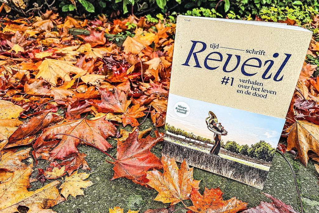 Verhalen, beelden, humor, kunst, wetenschap – een rijkgevuld eerste nummer van tijdschrift Reveil. © Luk Vanmaercke Verhalen, beelden, humor, kunst, wetenschap – een rijkgevuld eerste nummer van tijdschrift Reveil. © Luk Vanmaercke