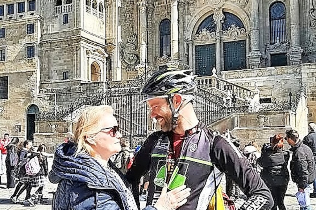 Tot Daves verrassing stond zijn moeder hem in Compostela op te wachten. © rr