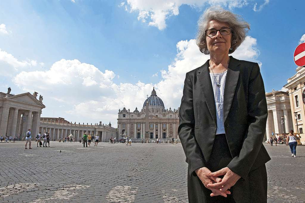 Becquart is als vicesecretaris van de bisschoppenconferentie de vrouw met de hoogste post in het Vaticaan. ©Alessia Giuliani/Cpp/Ipa/Empics Entertainment/Photo News Becquart is als vicesecretaris van de bisschoppenconferentie de vrouw met de hoogste post in het Vaticaan. ©Alessia Giuliani/Cpp/Ipa/Empics Entertainment/Photo News