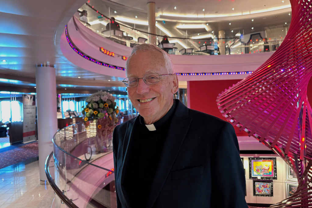 ‘Father’ John: ‘‘Mensen die hier naar de mis komen, doen dat omdat ze het echt belangrijk vinden.’ © Lieve Wouters