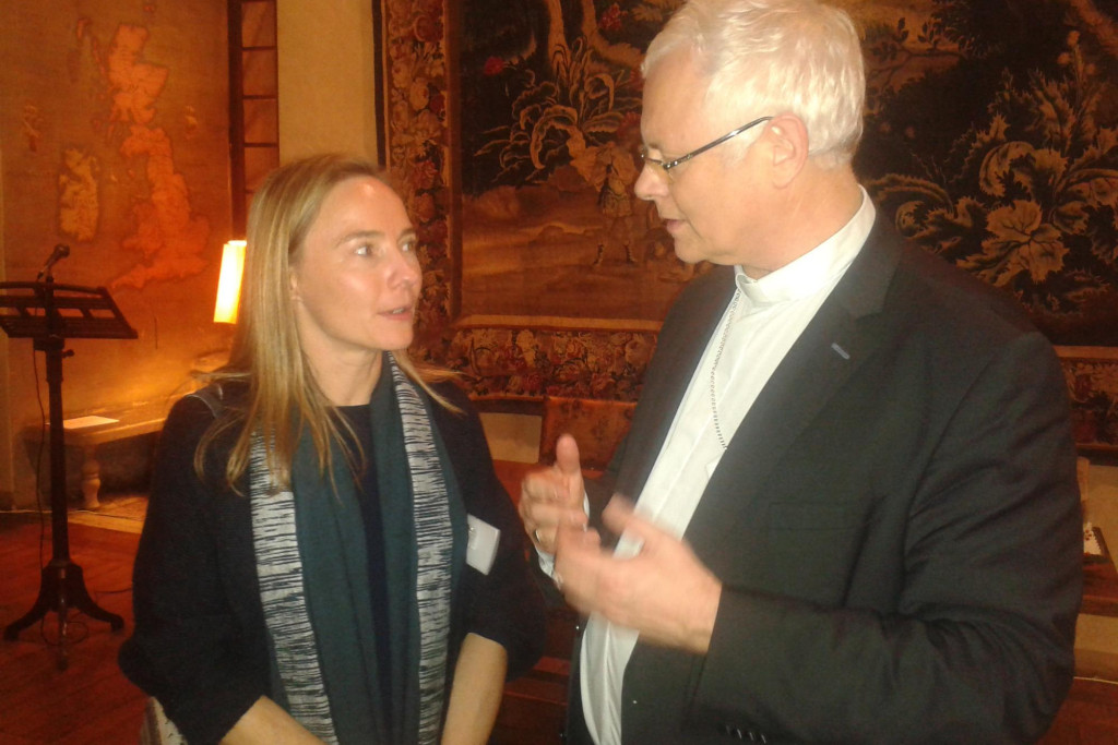 Bisschop Patrick Hoogmartens in gesprek met prof. Leen Decin