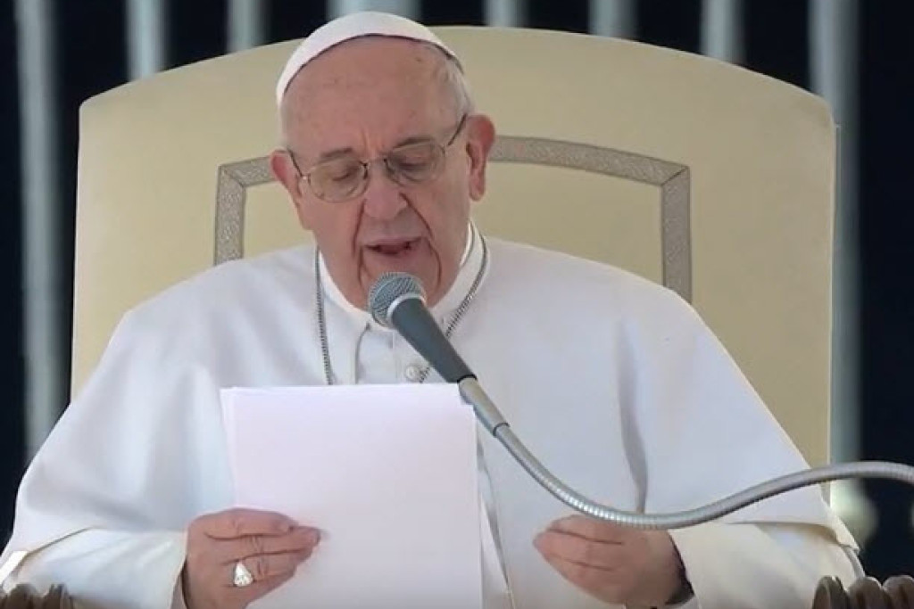 Paus Franciscus tijdens de algemene audiëntie op Aswoensdag 1 maart 2017 op het Sint-Pietersplein