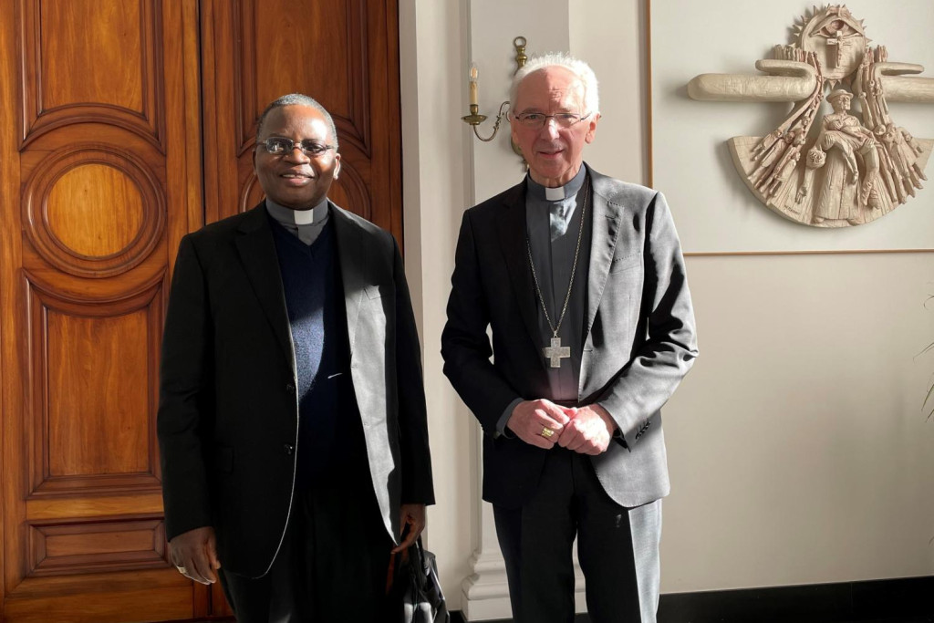 Mgr Utembi, voorzitter Congolese bisschoppenconferentie, op bezoek bij kardinaal De Kesel (28 oktober 2021) Mgr Utembi, voorzitter Congolese bisschoppenconferentie, op bezoek bij kardinaal De Kesel (28 oktober 2021)