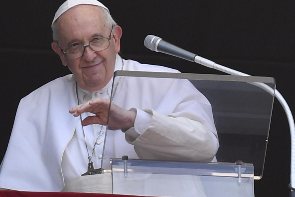 Paus Franciscus tijdens het angelus op het hoogfeest van de heilige apostelen Petrus en Paulus op woensdag 29 juni 2022