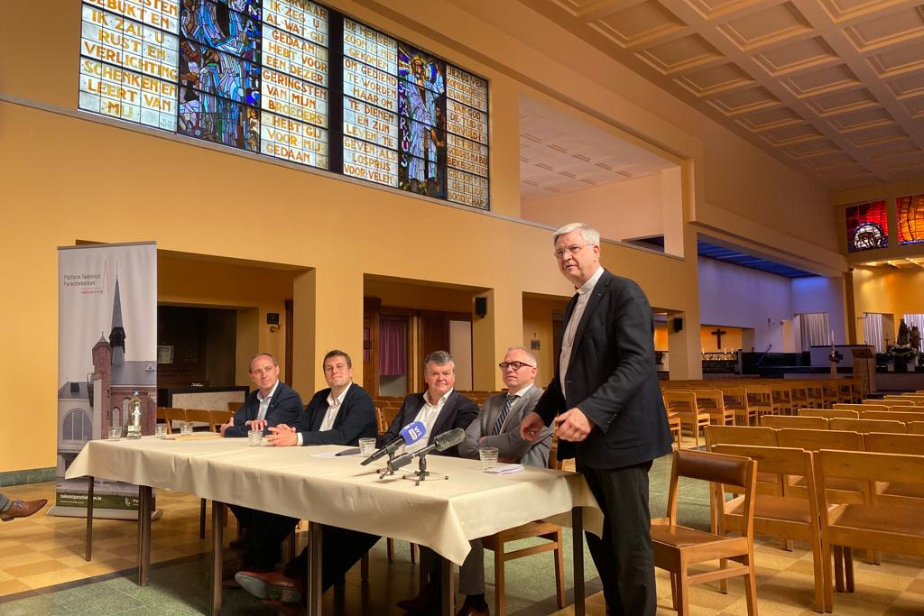 Namens de Bisschoppenconferentie was de Antwerpse bisschop Johan Bonny (rechts) aanwezig.