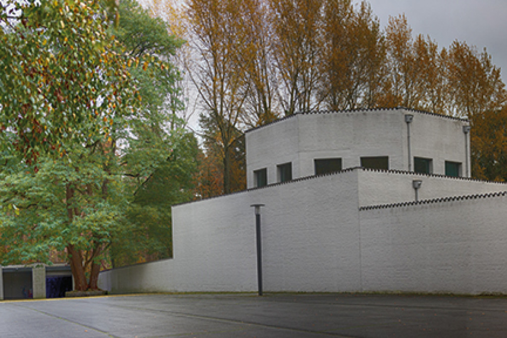 De sobere architectuur van Dom Van der Laan spreekt nog altijd sterk aan.