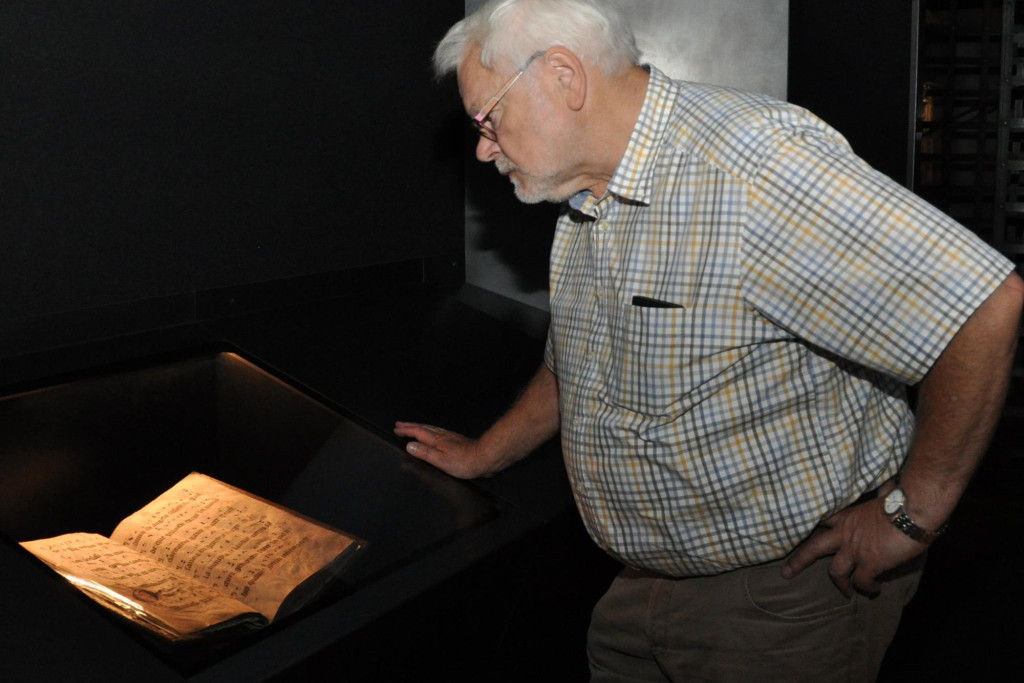 Albert Boulet in de schatkamer van Teseum.
