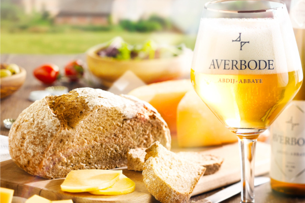 Brood, kaas, bier en peperkoek. Rond deze duurzaam verbouwde producten schept de abdij Averbode verbondenheid. Brood, kaas, bier en peperkoek. Rond deze duurzaam verbouwde producten schept de abdij Averbode verbondenheid.