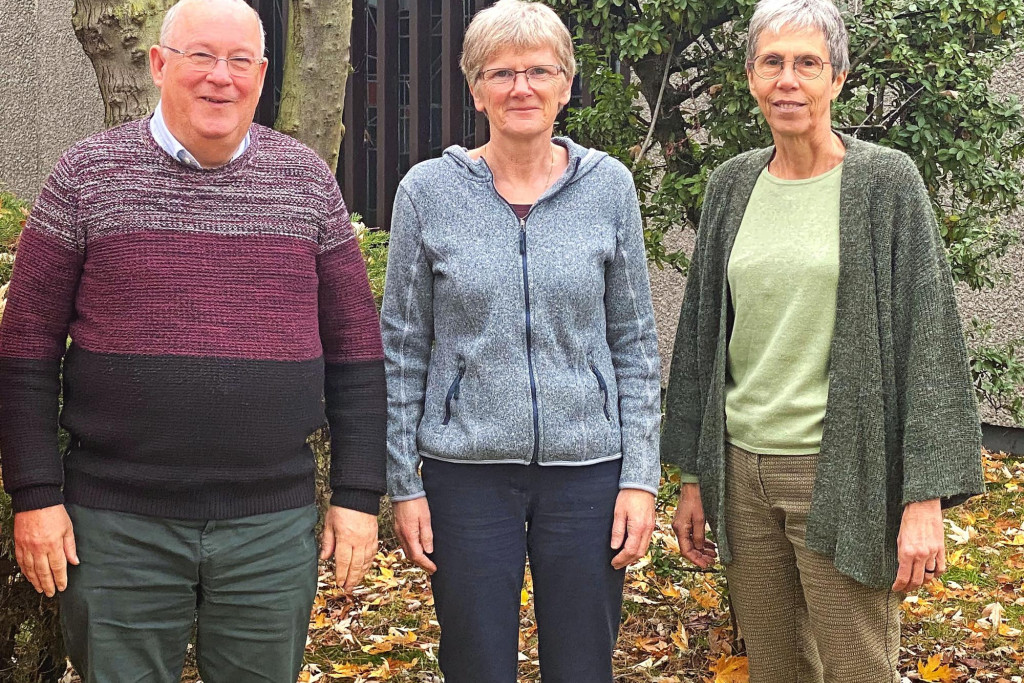 Bert Lodewijckx (links), Chris Smits (midden) en Inge Schellekens (rechts) staan in voor de geestelijke begeleiding.
