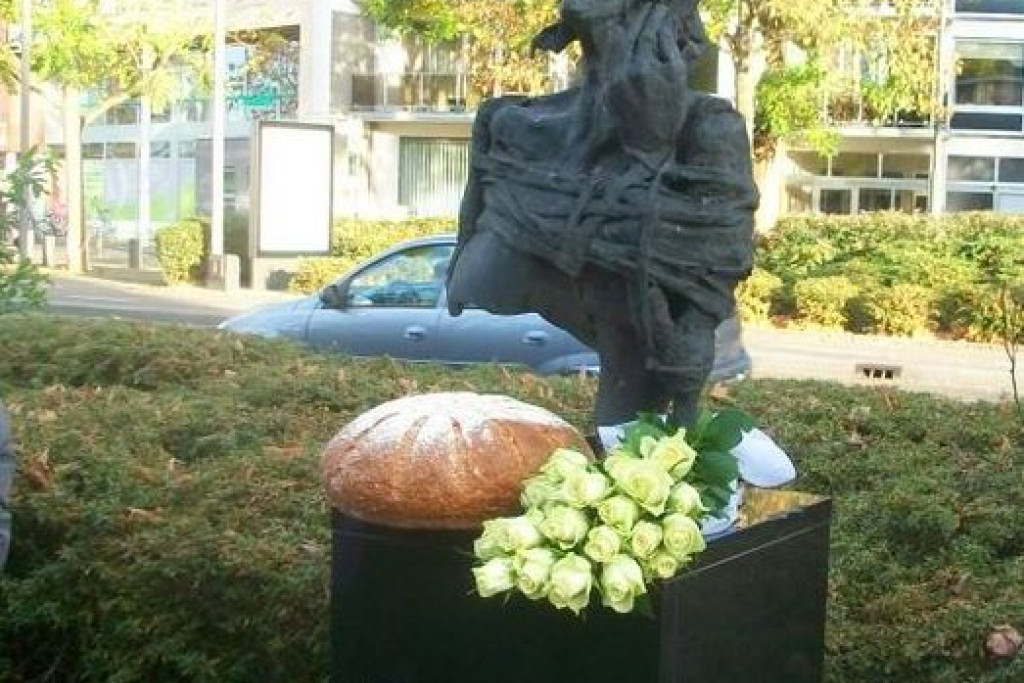 Het beeld van de Onbekende Oorlogsvrouw in Hasselt
