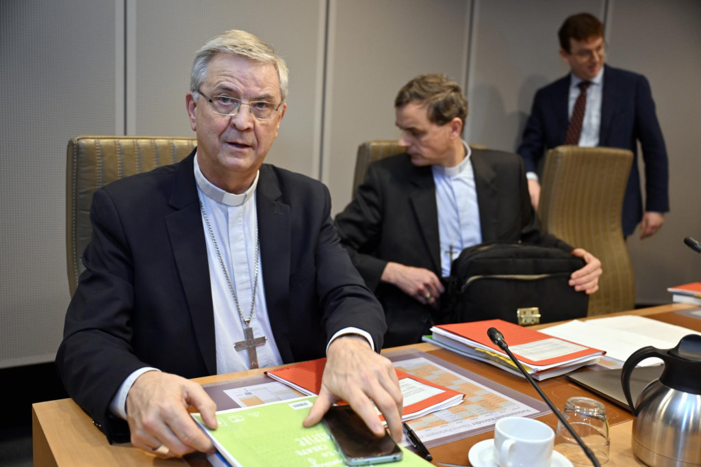 Bisschop Bonny, aartsbisschop Terlinden en Bruno Spriet, secretaris-generaal van de bisschoppenconferentie.
