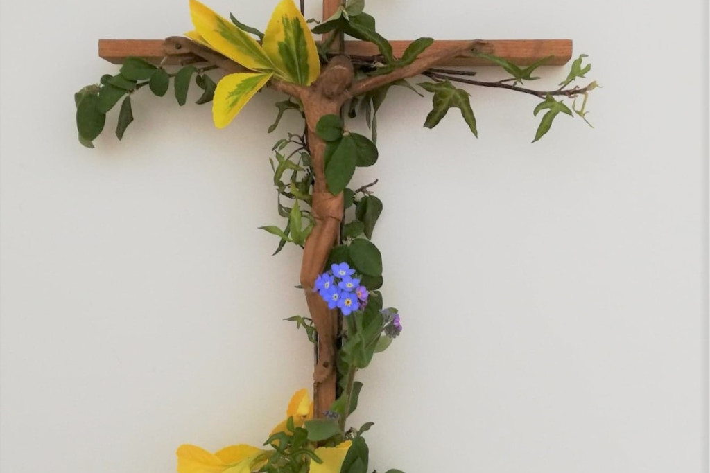 Help ons geloven dat wij over het graf heen in liefde met elkaar verbonden blijven. Help ons geloven dat wij over het graf heen in liefde met elkaar verbonden blijven.