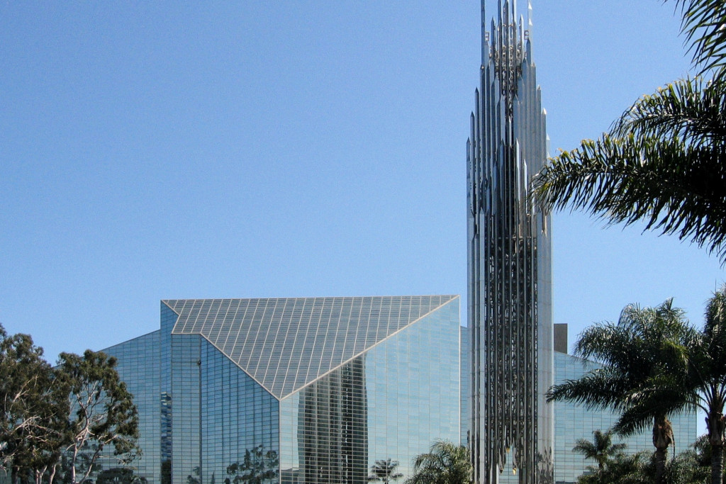 Crystal Cathedral wordt Christ Cathedral. Van de Amerikaanse architect Philip Johnson.