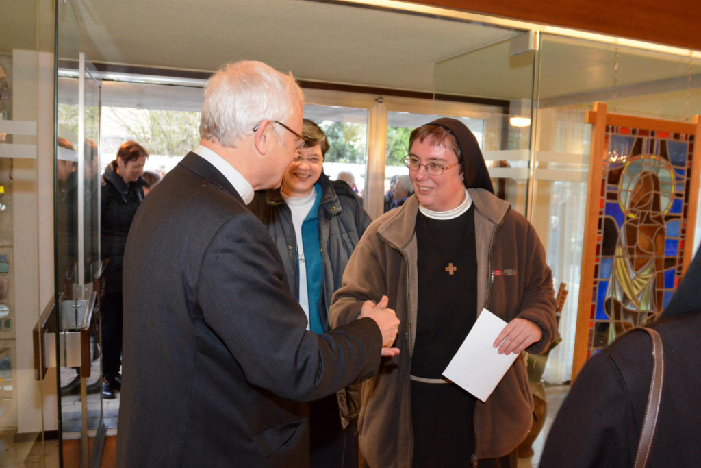 Mgr. Hoogmartens was gastheer voor de religieuzen tijdens een ontmoeting in de bisschoppelijke residentie.