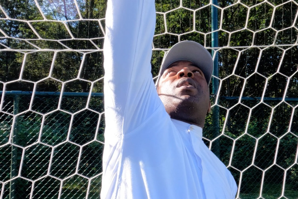 Emmanuel Ikeobi, vicaris in het bisdom Antwerpen en scheidsrechter in het weekend.