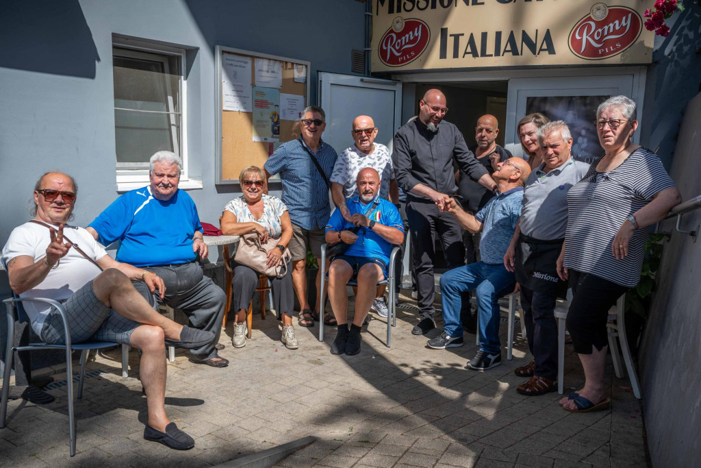 Een kleurrijk stukje Italië in Genk. In het uitklaren van Gianluca’s roeping, speelde de Missione Cattolica Italiana een belangrijke rol. Een kleurrijk stukje Italië in Genk. In het uitklaren van Gianluca’s roeping, speelde de Missione Cattolica Italiana een belangrijke rol.