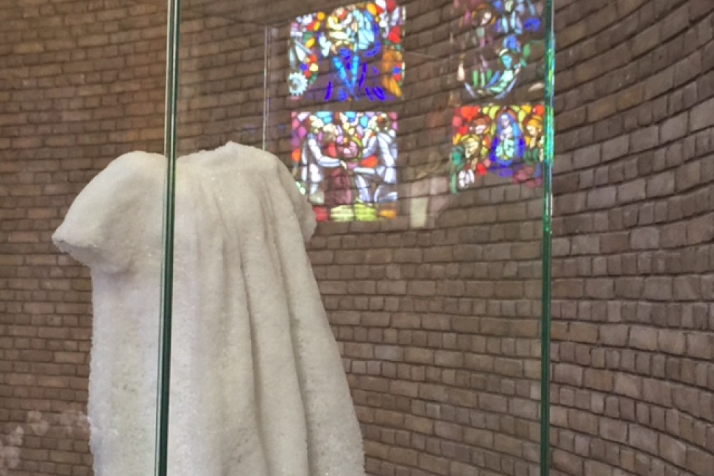 Het beeld 'Esse est Percipi' kreeg een plaats in de basiliek van Koekelberg ter herdenking van het onrecht van seksueel misbruik in de kerk.