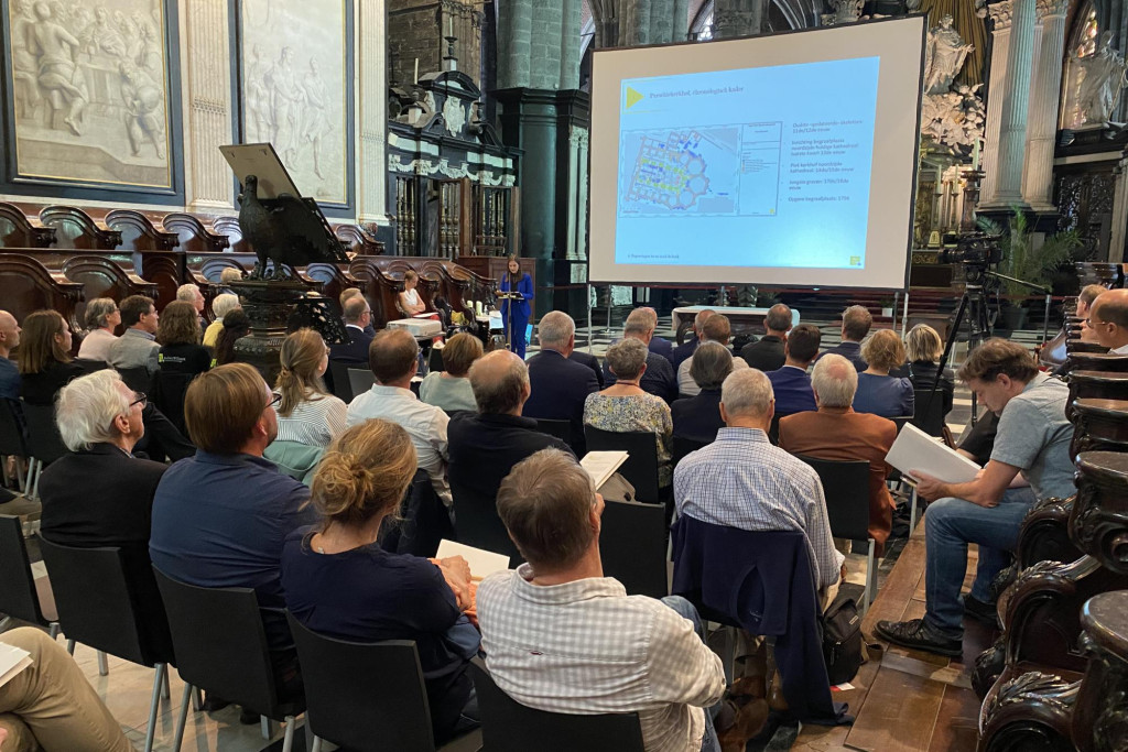 Heel wat belangstelling bij de voorstelling van de resultaten door Janiek De Grysen en Shari Eggermont van Ruben Williaert nv.