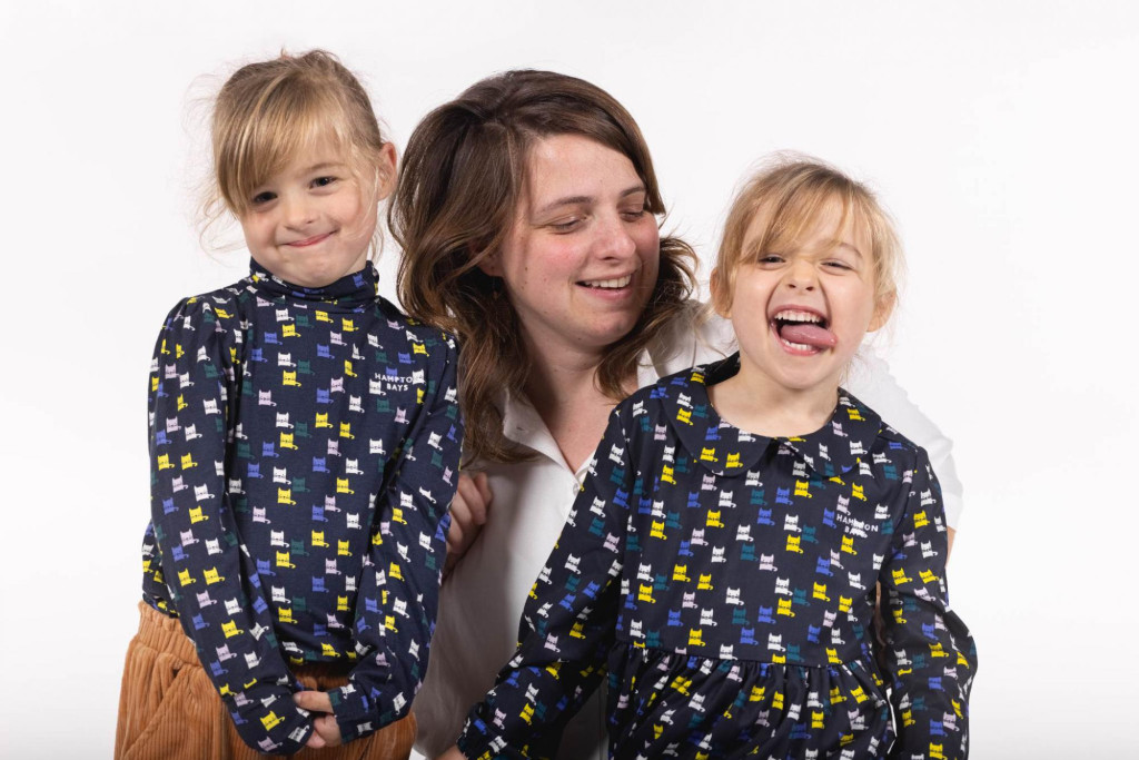 Jolien met Fenne en Féline. Herken je ze aan hun naam en karakter? Jolien met Fenne en Féline. Herken je ze aan hun naam en karakter?