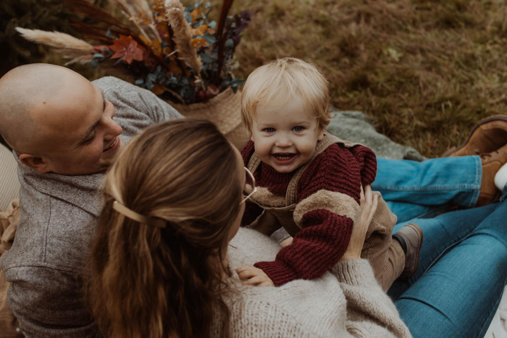 Mads met zijn ouders. Judith: 'Als ik hem terechtwijs, noem ik hem streng 'Matteüs'. Mads met zijn ouders. Judith: 'Als ik hem terechtwijs, noem ik hem streng 'Matteüs'.