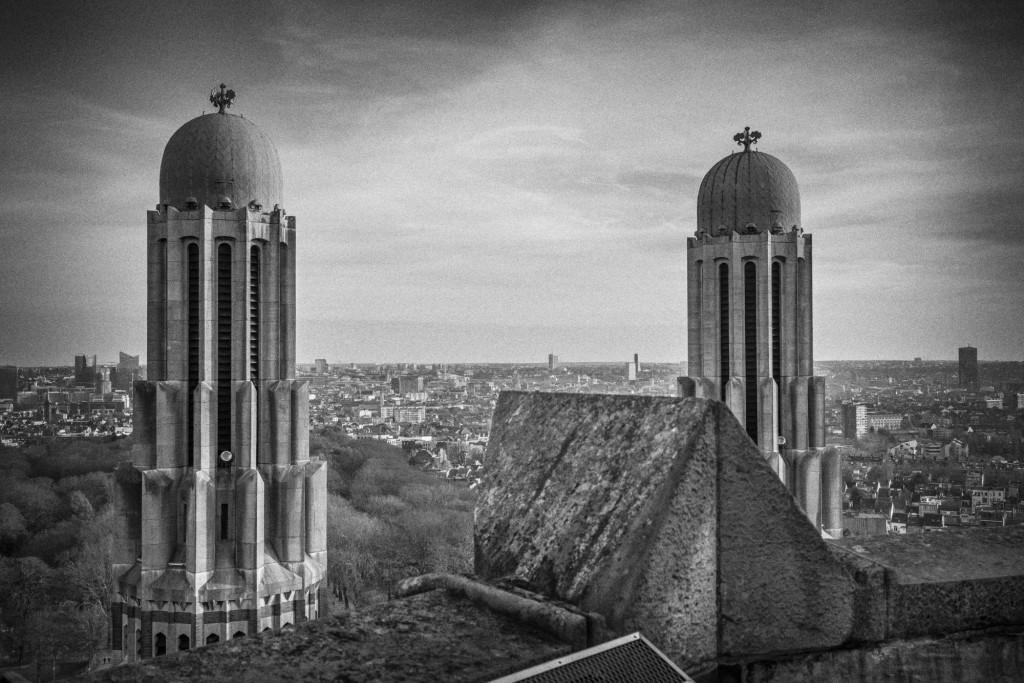 Zoals in de Sint-Pietersbasiliek in Rome, kan je in de basiliek van Koekelberg hoog onder de koepel wandelen en de hoofdstad overzien. 