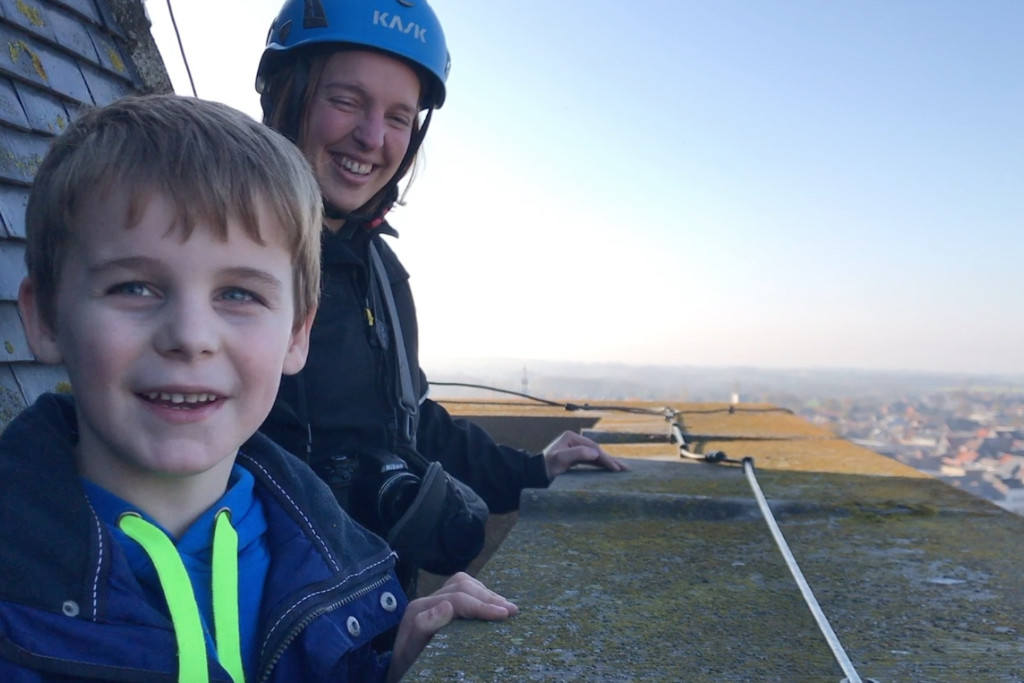 Lars Verhaevert op het dak van de Heilig Hartkerk in Bevegem (Zottegem). Lars Verhaevert op het dak van de Heilig Hartkerk in Bevegem (Zottegem).