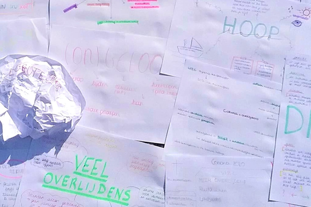 Van 'grote chaos' (papierprop) tot 'hoop'. De leerlingen van Lize Kessels drukken uit wat de coronaperiode voor hen betekende.