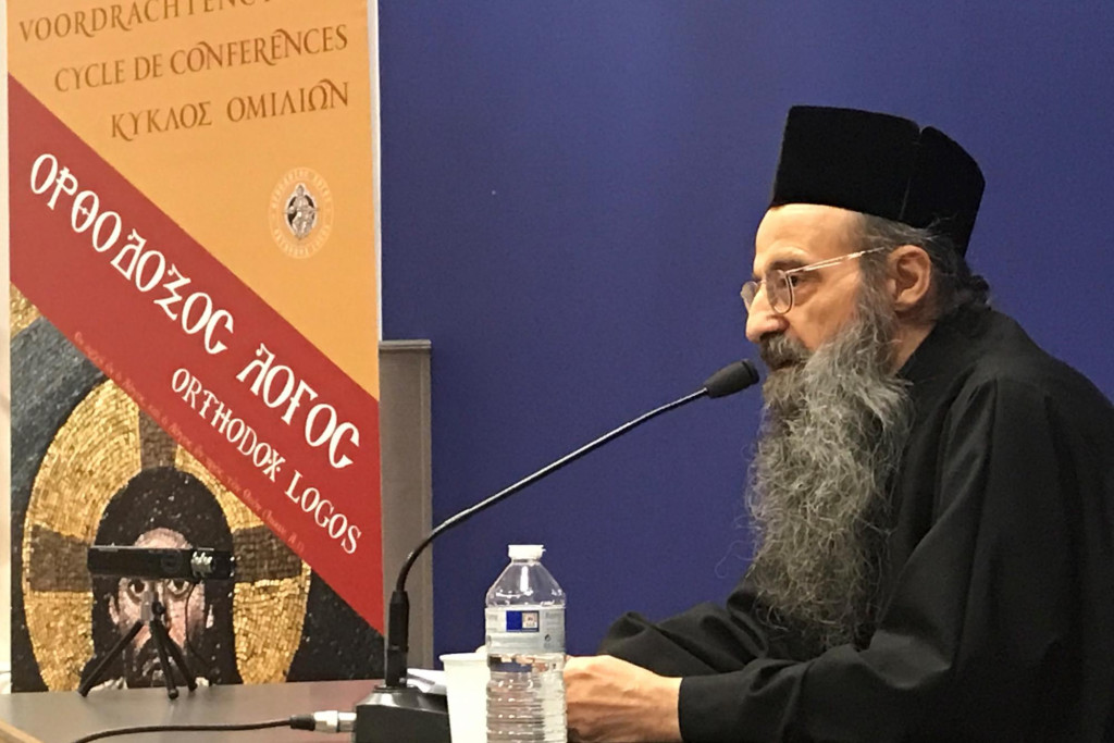 Priestermonnik Makarios van het Simonos Petraklooster tijdens de Orthodox Logosconferentie bij de Brusselse dominicanen