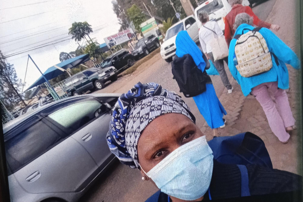 Martha Mapasure, op weg naar het pan-Afrikaans Congres over synodaliteit in Kenia. Martha Mapasure, op weg naar het pan-Afrikaans Congres over synodaliteit in Kenia.