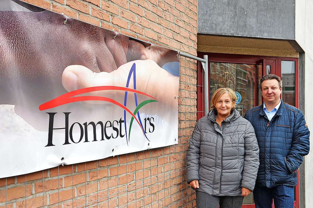 Gemma Demandt van Homestars en Serge Casier van het bisdom, organisatoren van de Street pop-upstore.