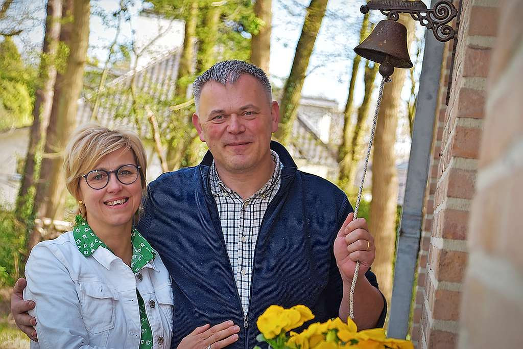 Filip Slegers luidt de bel. Voor hem en zijn vrouw mag het diaconaat beginnen.