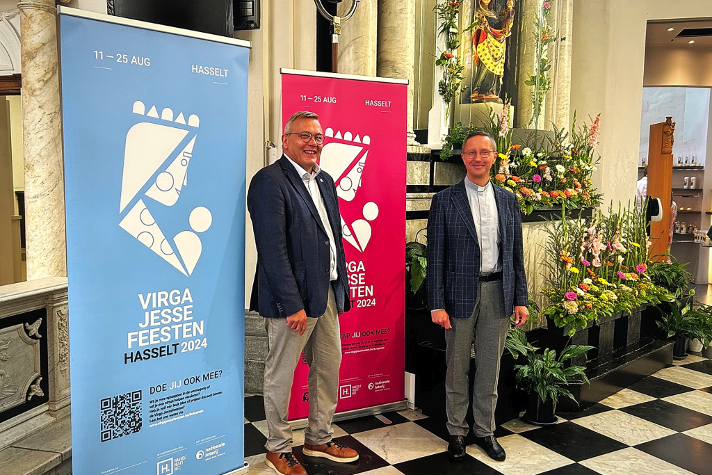 Voorzitter Luc Smeets (links) en deken Ali Cornelissis stelden onlangs het campagnebeeld van de Virga Jessefeesten voor.