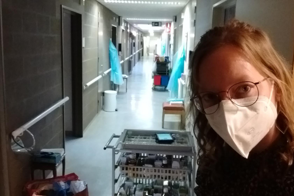 Sara Loobuyck maakte van haar verlengde herfstvakantie gebruik om zich vrijwillig in te zetten in een rusthuis. Chapeau!