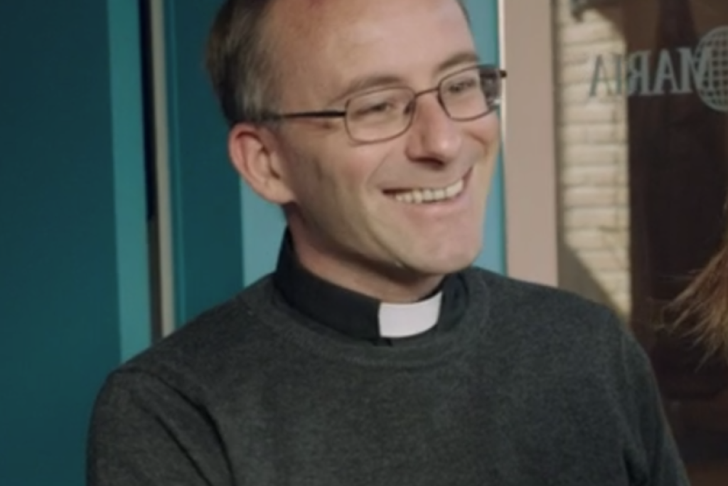 Priester Karlo in ‘Durft te vragen’.