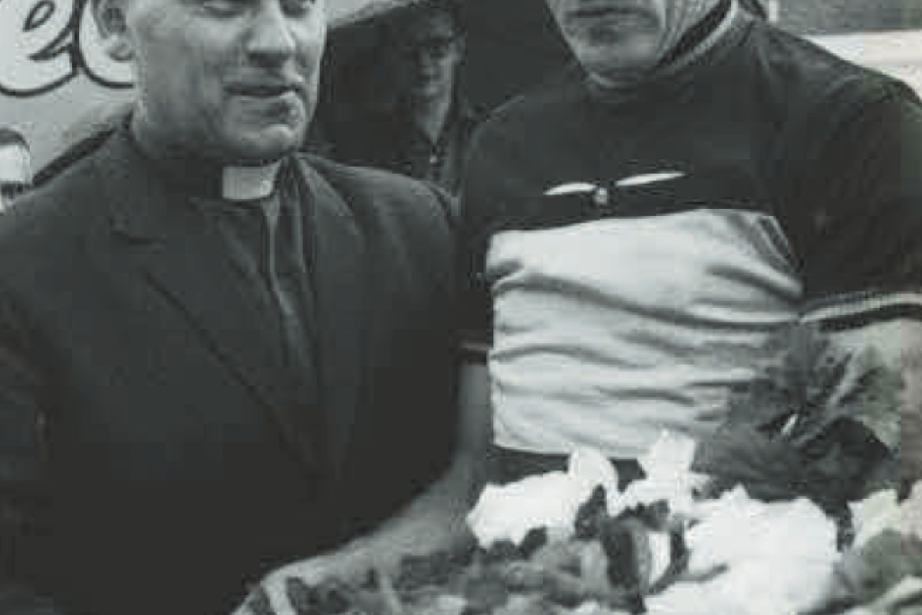 Pater Van Landeghem in 1967/1968 met Belgisch kampioen Jos Boons.