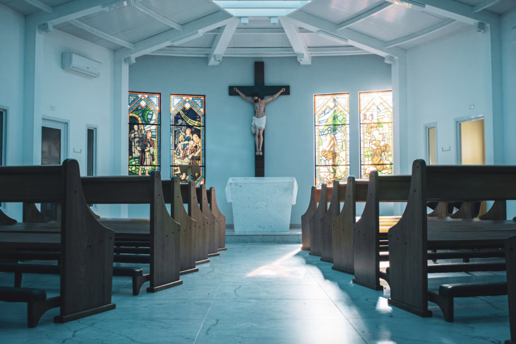 'Hier en daar grijpen mensen de kans en zoeken uit wat er naast vieringen nog meer kan gebeuren in hun kerk.'