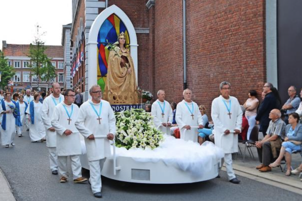 Het engagement van de Tongenaren vormt de grote kracht van de processie. 