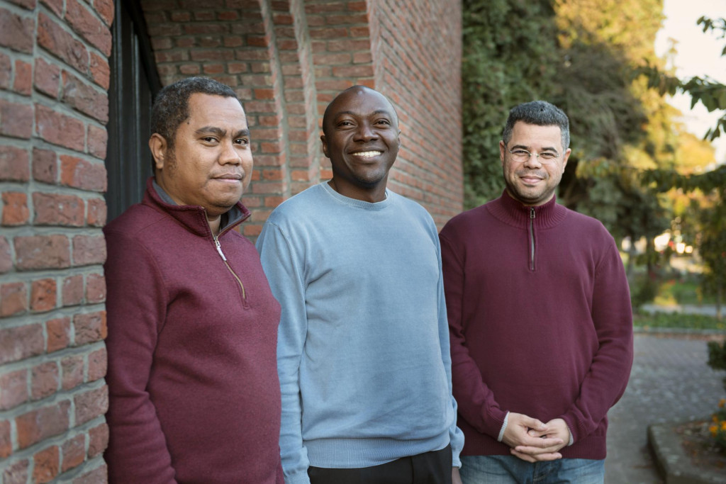 Thomas Hendrikus (helemaal links) samen met zijn confraters-scheutisten, Ghislain Toussé Mouafo en Fabio De Souza Teixeira Thomas Hendrikus (helemaal links) samen met zijn confraters-scheutisten, Ghislain Toussé Mouafo en Fabio De Souza Teixeira