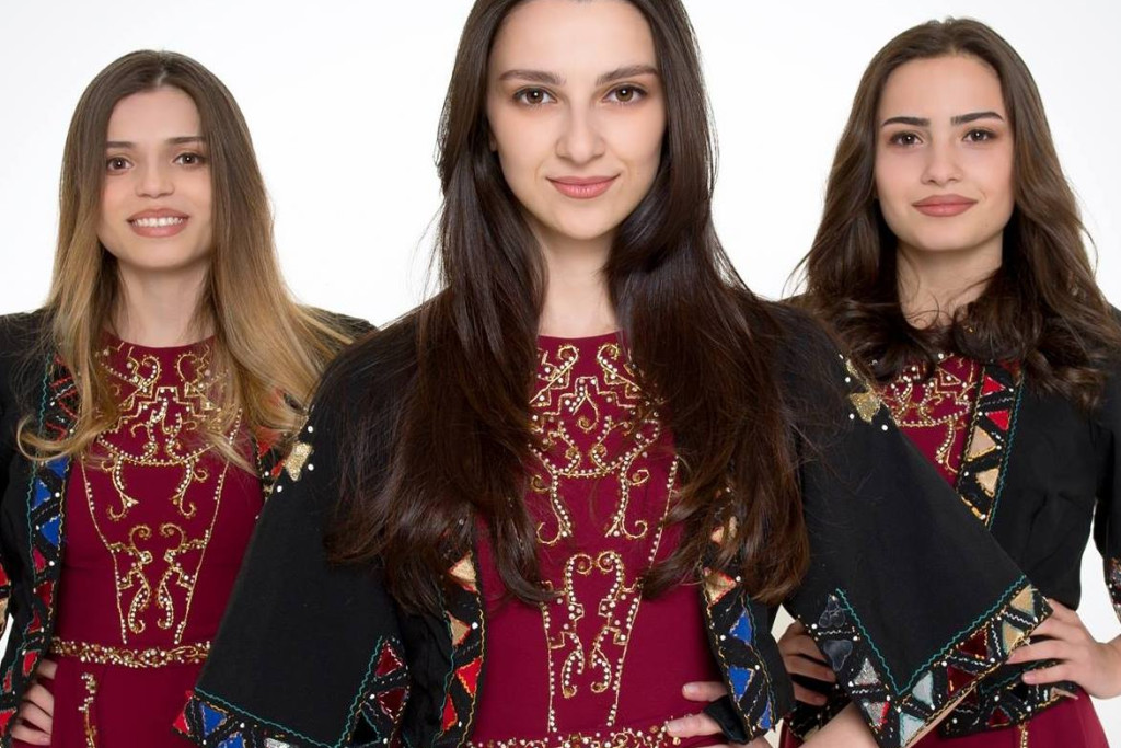 Trio Mandili.