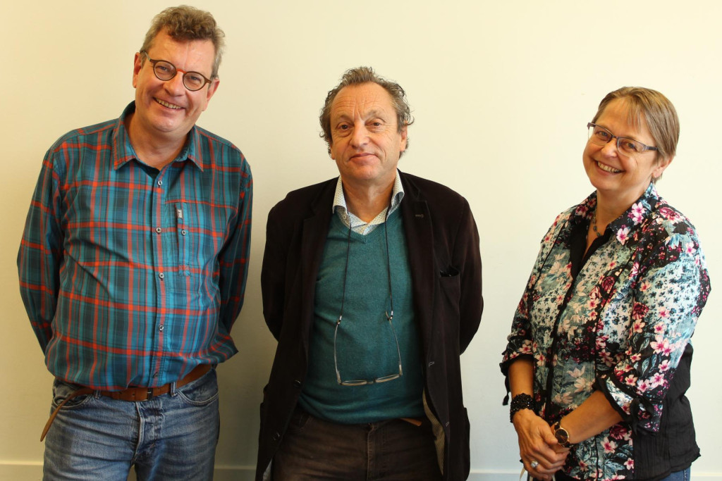 (Vlnr) Eric Joris, Koen Kinsbergen en Petra Schipper, initiatiefnemers van De Woonterp, een huisvestingsproject voor vluchtelingengezinnen in Antwerpen