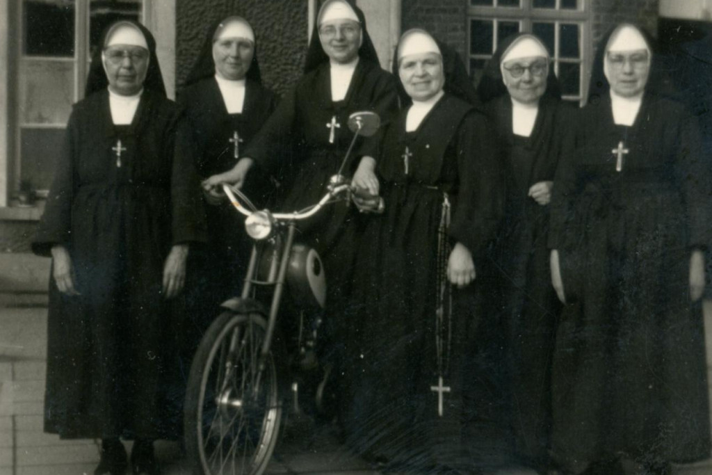 Foto uit het archief van de zusters maricolen van Deinze. Tentoonstelling Deo Gratias Foto uit het archief van de zusters maricolen van Deinze. Tentoonstelling Deo Gratias